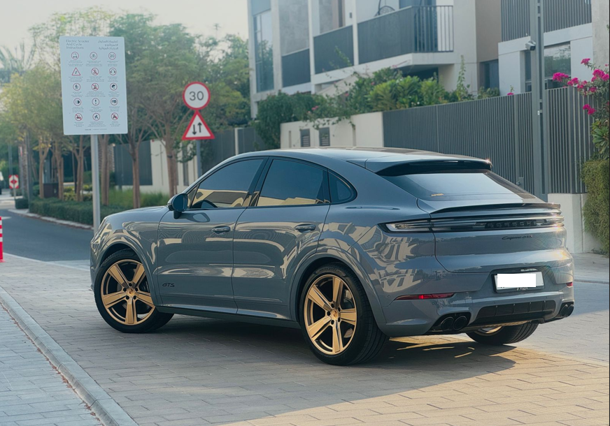 Porsche Cayenne GTS 2025 3